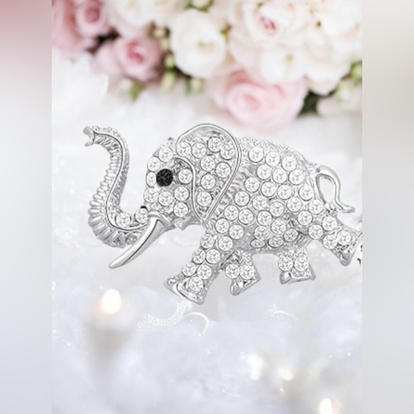 Silver Elephant Brooch with Crystals - Picture 4 of 4